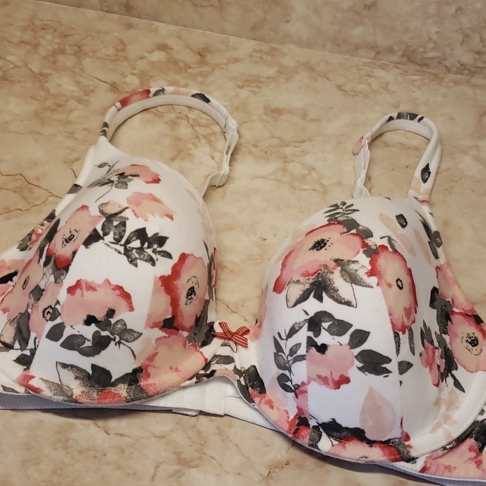 Cacique floral under wire full coverage lightly lined bra size  40